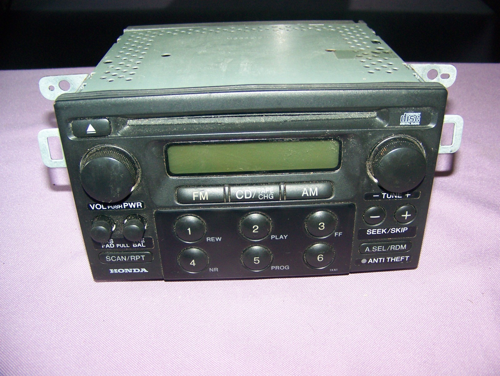Honda ACCORD AM/FM/CD Radio, MODEL 39100-S84 A210 UNTESTED