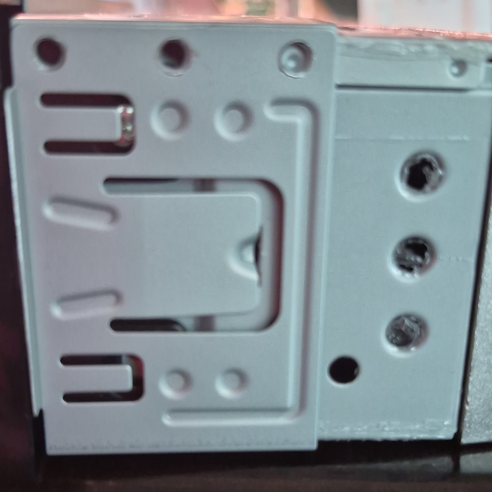This Is a 1 DIN car stereo radio with FM/AM/MP3/FLAC support.