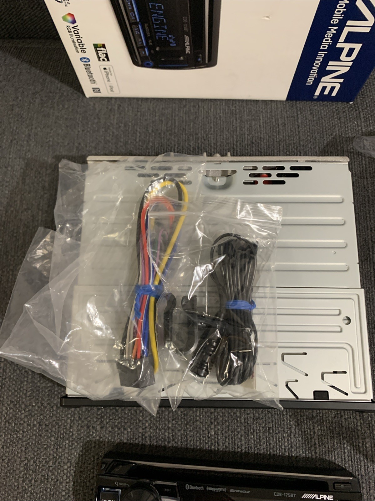 Alpine CDE-175BT CD/USB Bluetooth Receiver