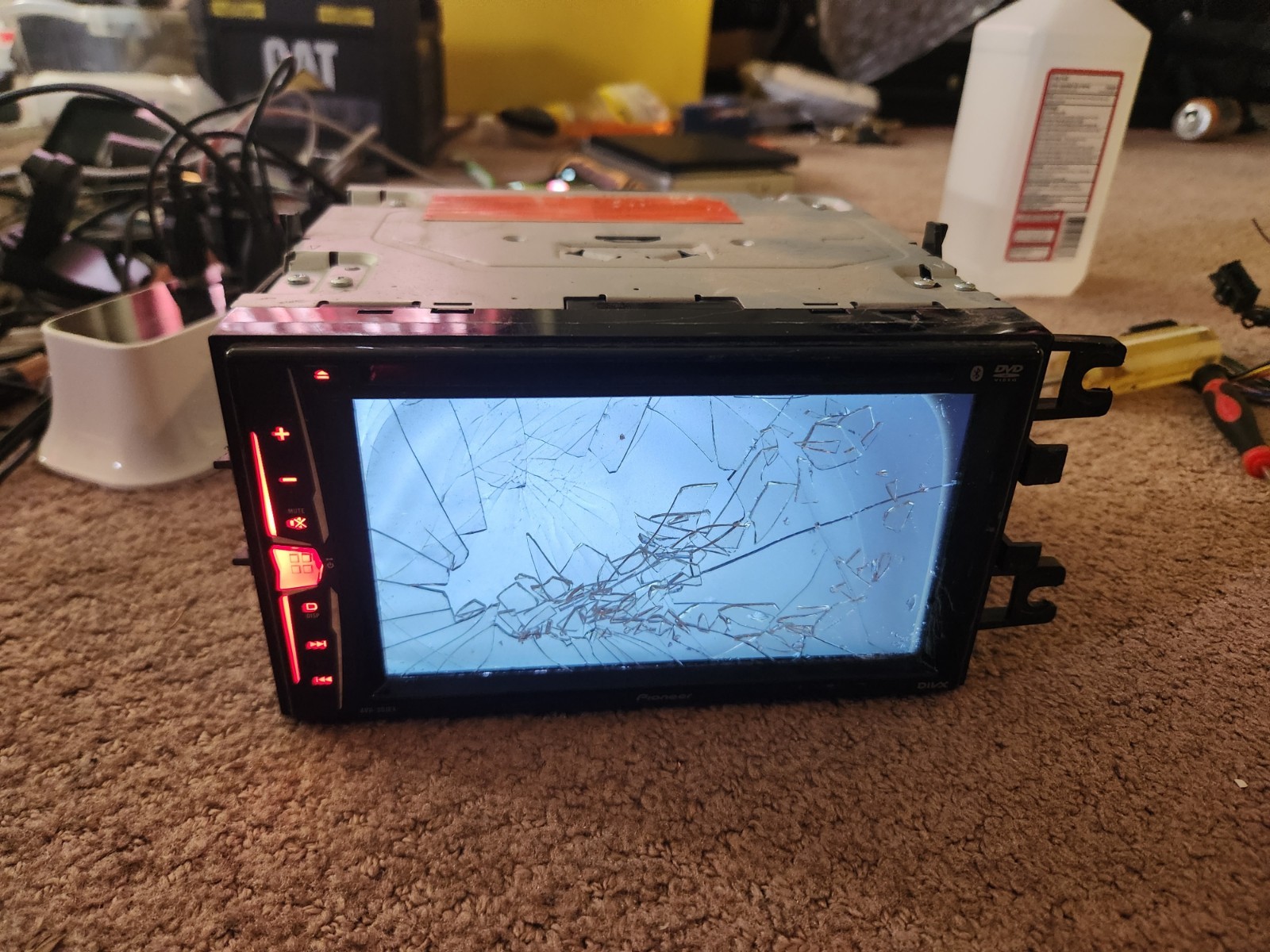 Pioneer AVH-210EX Receiver – AS IS – FOR PARTS Only. Cracked Screen. No Wires
