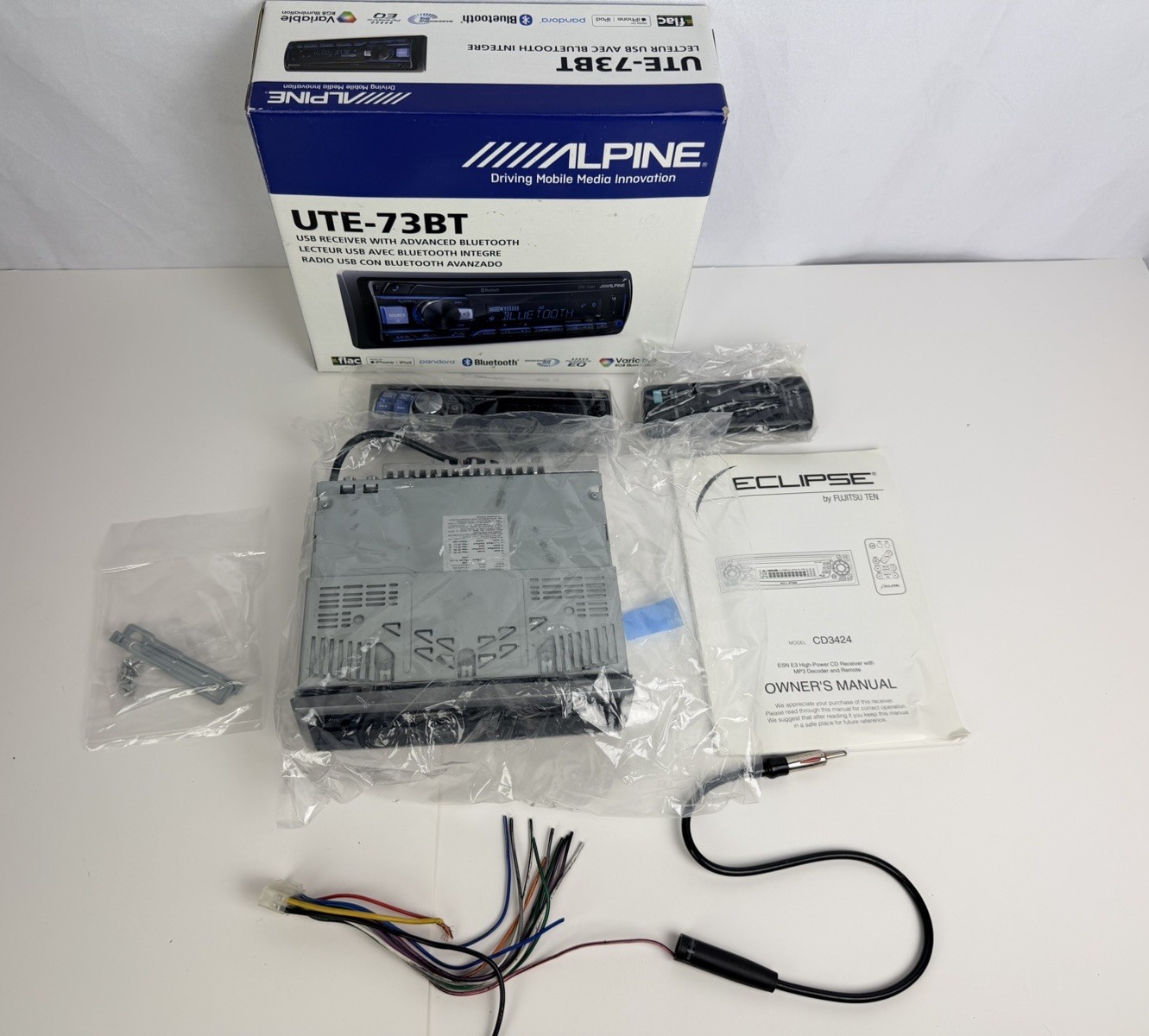 Alpine UTE-73BT Mechless Digital Media Receiver with BT Wireless Technology