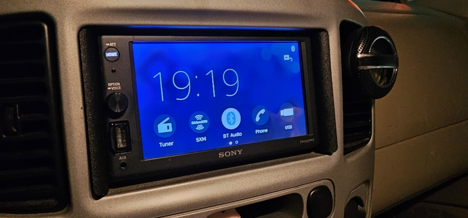 Sony XAV-AX1000 6.2″ Apple CarPlay Media Receiver with Bluetooth
