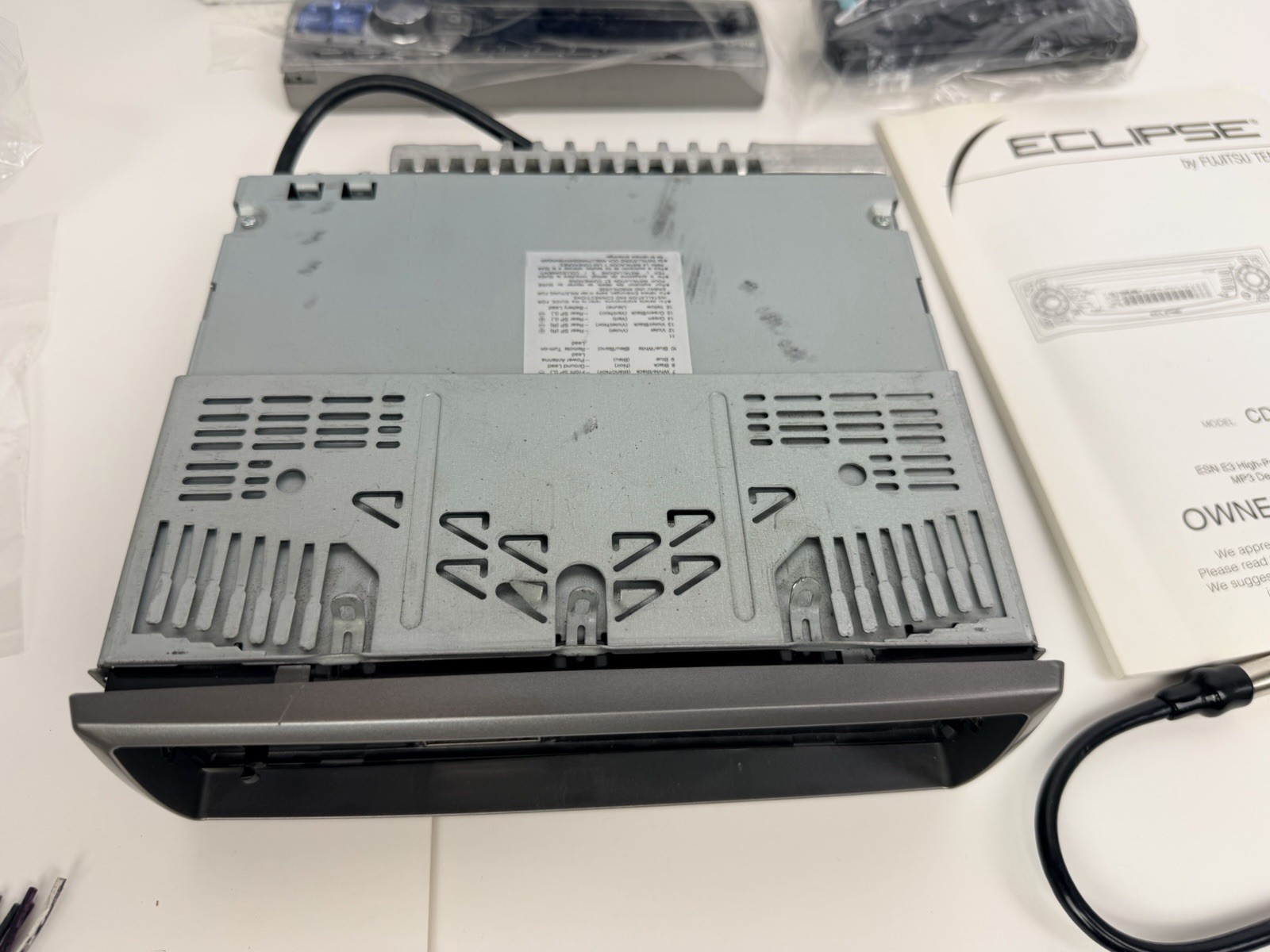 Alpine UTE-73BT Mechless Digital Media Receiver with BT Wireless Technology