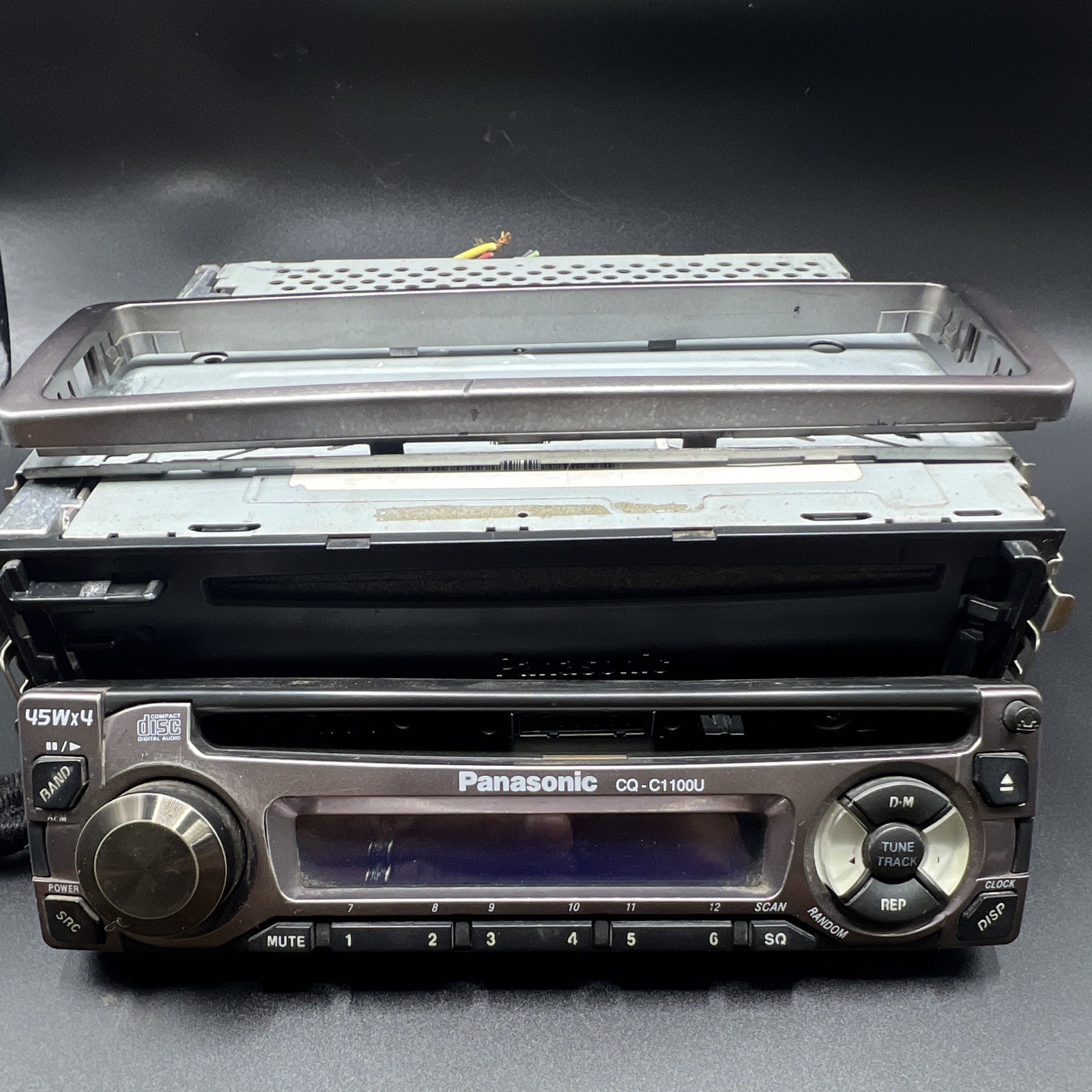 Panasonic CQ-C1100U 45W x 4 built-in amplifier, an AM/FM CDs, CD-Rs, and CD-RW