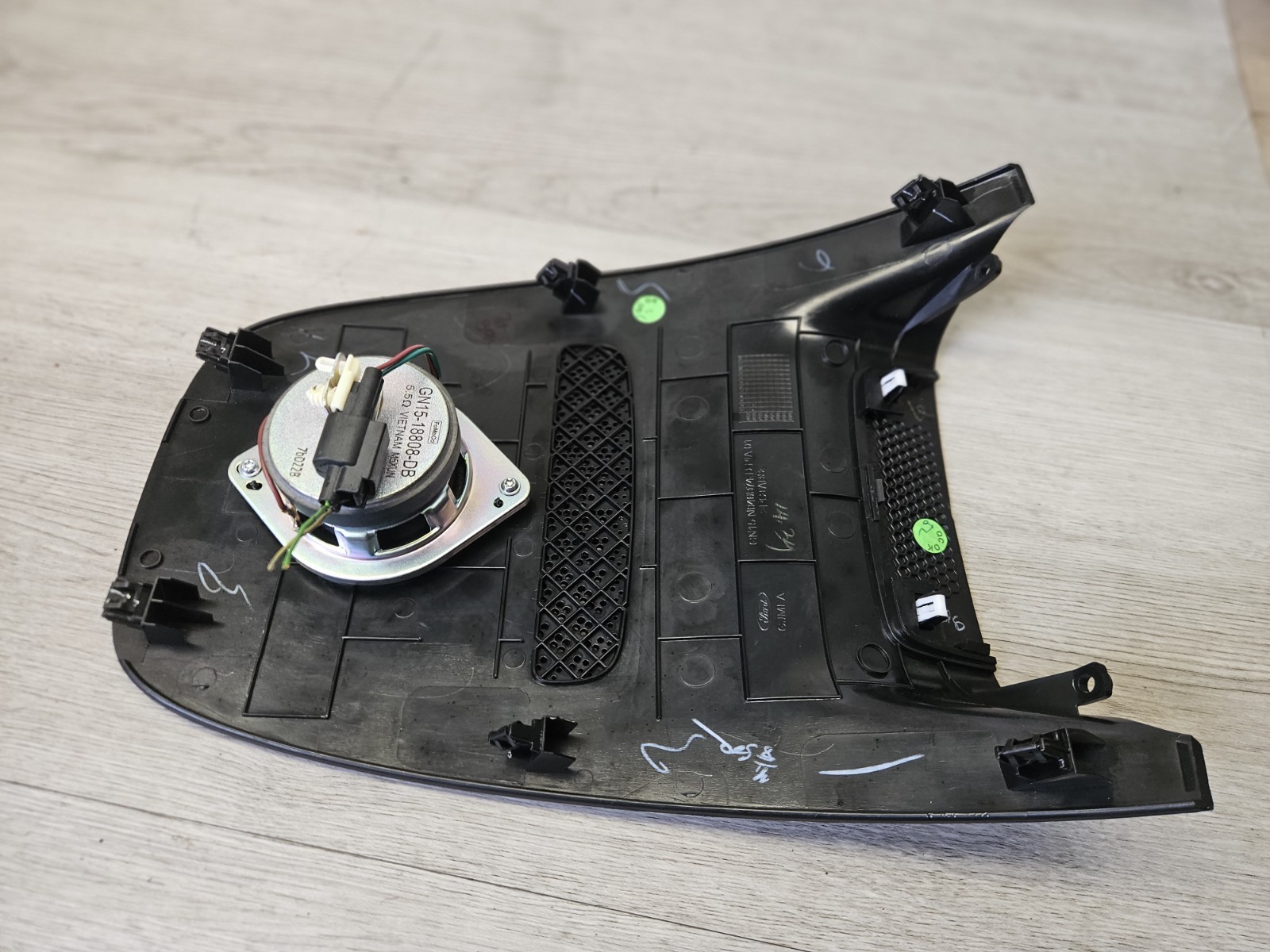 Ford EcoSport 2018 2019 2020 Centrer Trim Dash Cover with Speaker GN15N046B74DB