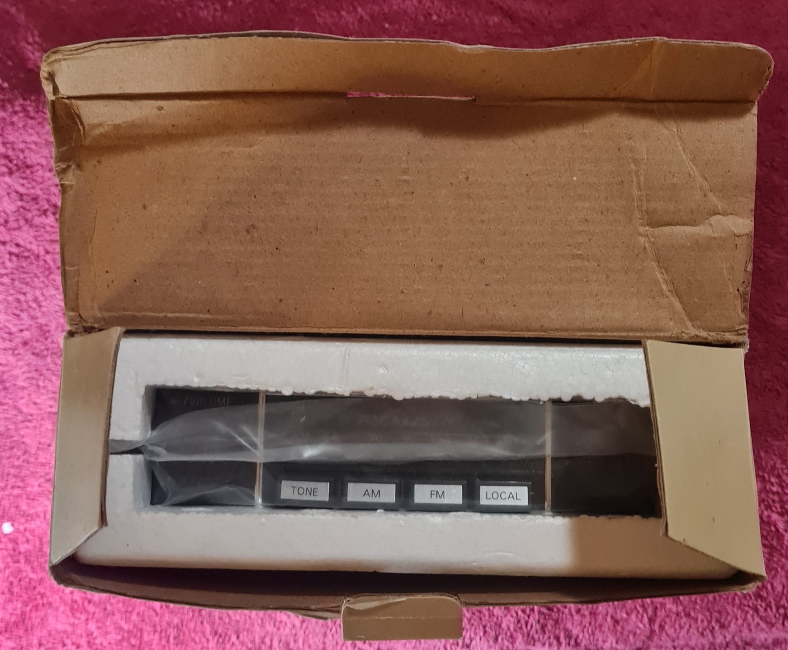Vintage realistic 12-1355 1 DIN AM/FM Car Radio Shack In/Under Dash Brand New