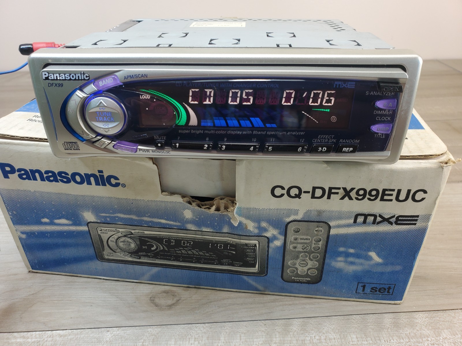 Panasonic CQ DFX-99EUC 5volts car cd player eq spectrum analyzer radio