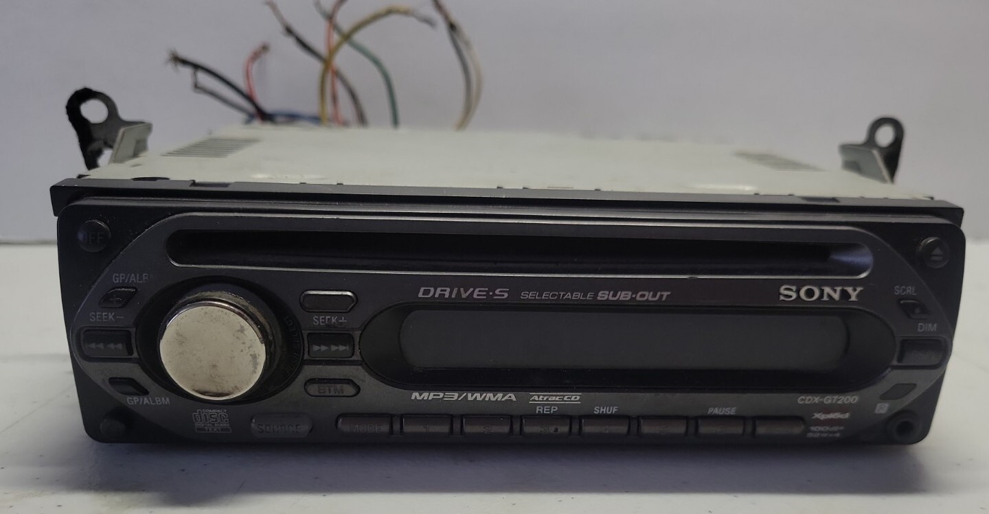 Sony CDX-GT200 Car Stereo CD Player / Radio 52W X 4 pre owned good working