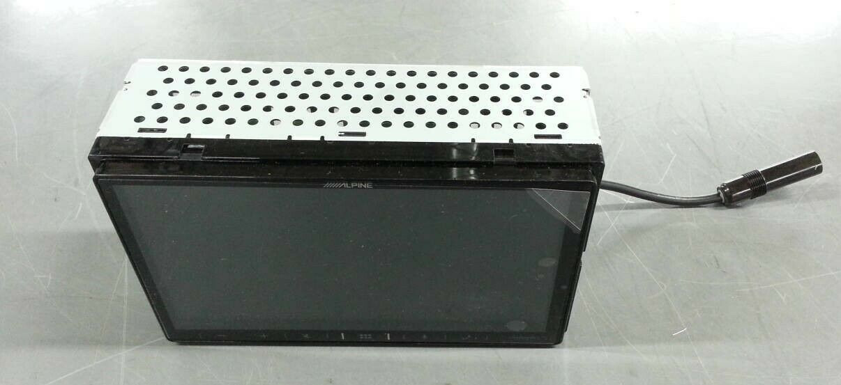 Alpine iLX-W650 7″ Touchscreen Bluetooth Media Radio-Receiver