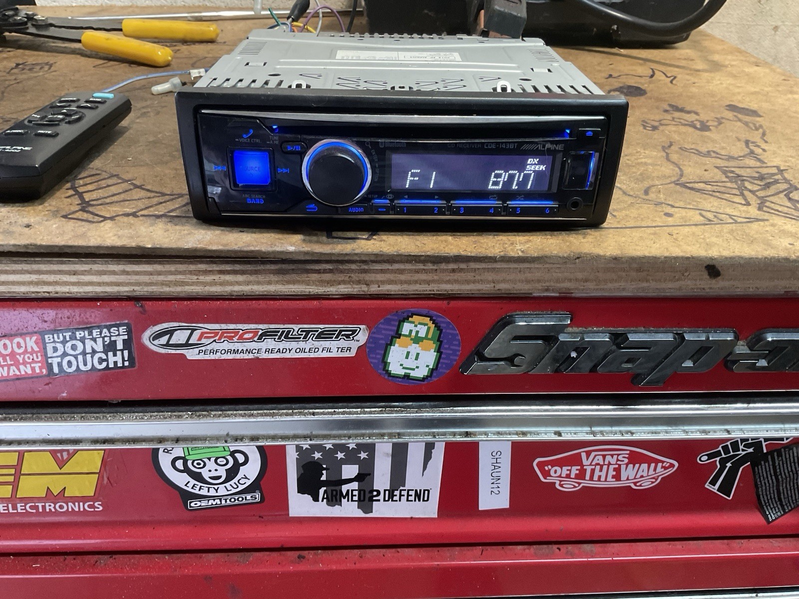 Alpine CD Receiver CDE-143BT & remote