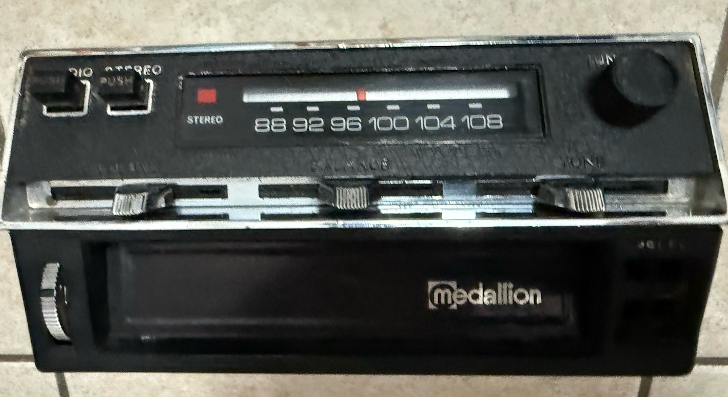Vintage Rare Medallion Car 8 Track Tape Player AM/FM Stereo Untested