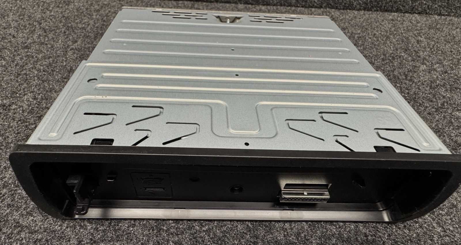 Alpine CDE-175BT EXTREMELY Hard to find BRAND NEW/Exactly as shown and described
