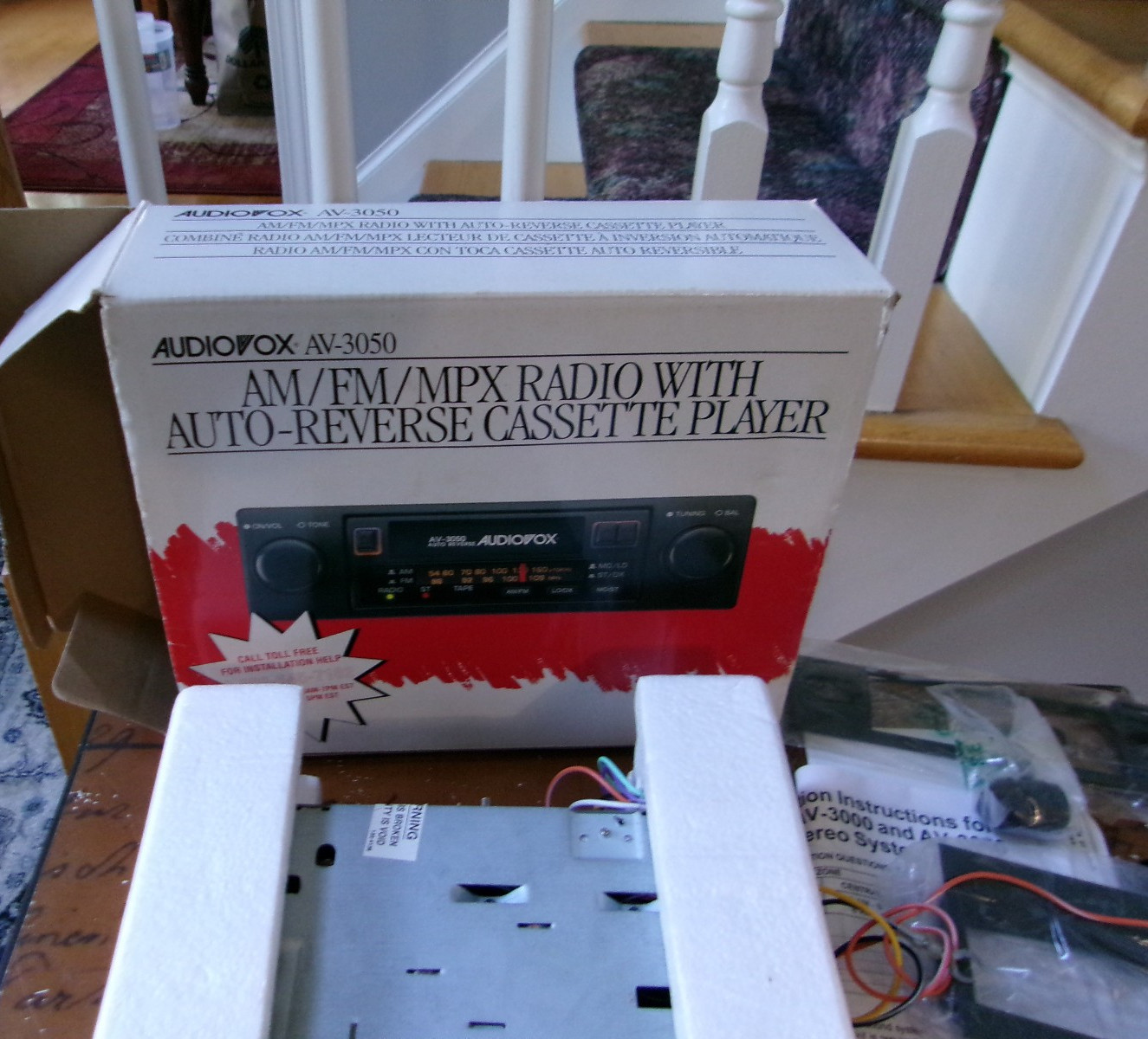 AUDIOVOX AV-3050 AM/FM MPX, AUTO-REVERSE CASETTE PLAYER WITH BOX