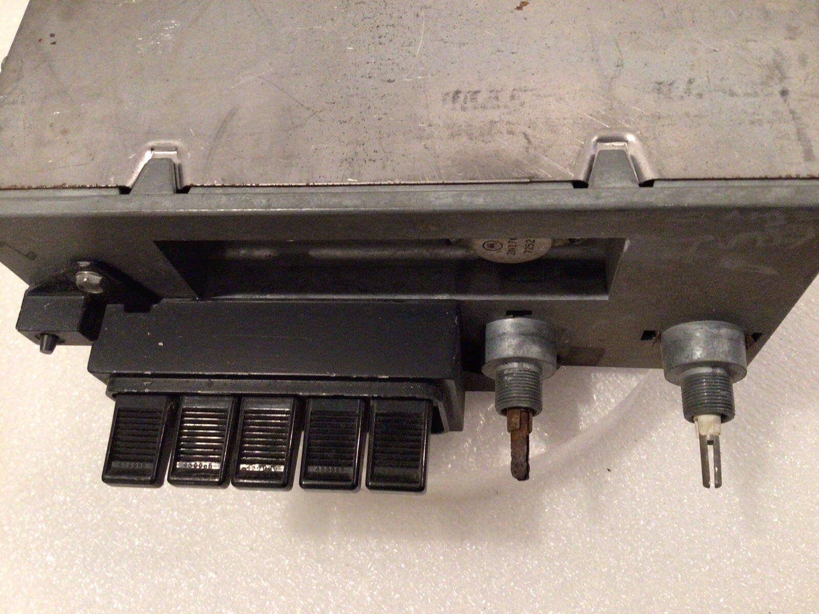 Mopar 1971 – 1974 B-Body AM Radio Chrysler Dodge Charger Solid State Bench OEM