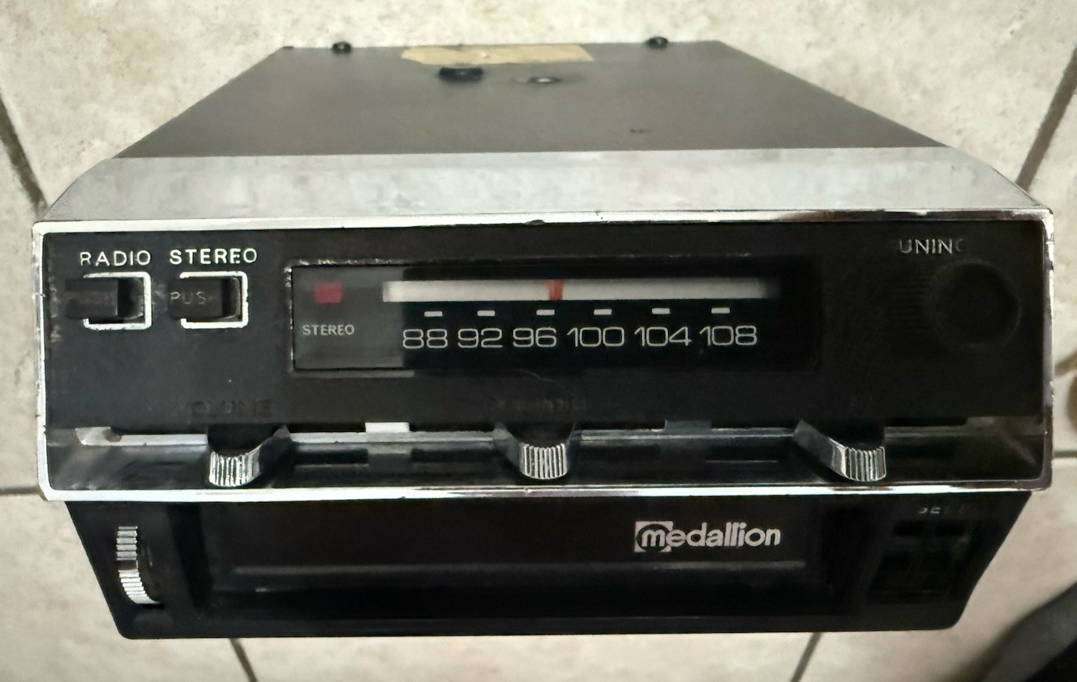 Vintage Rare Medallion Car 8 Track Tape Player AM/FM Stereo Untested