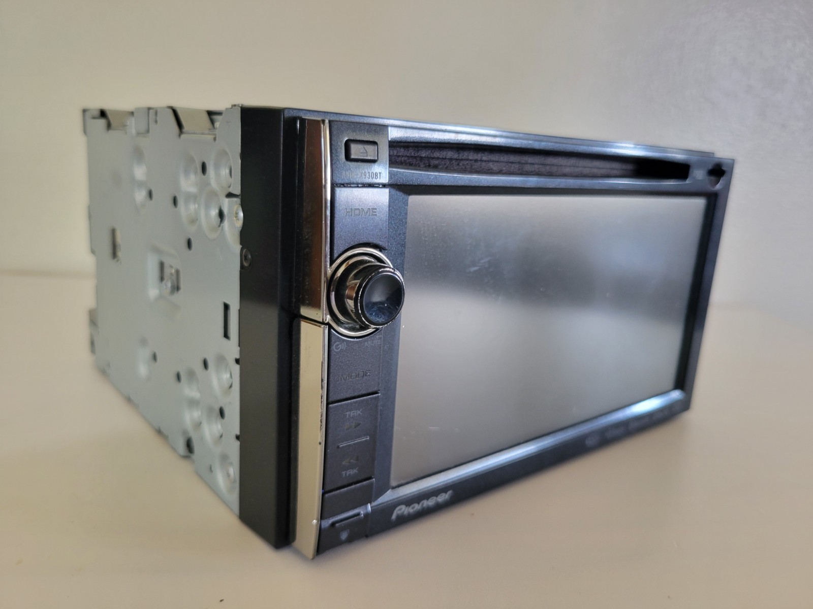 Pioneer AVIC-X930BT NavAV Receiver DVD Player 6.1″ Touch Screen For Parts