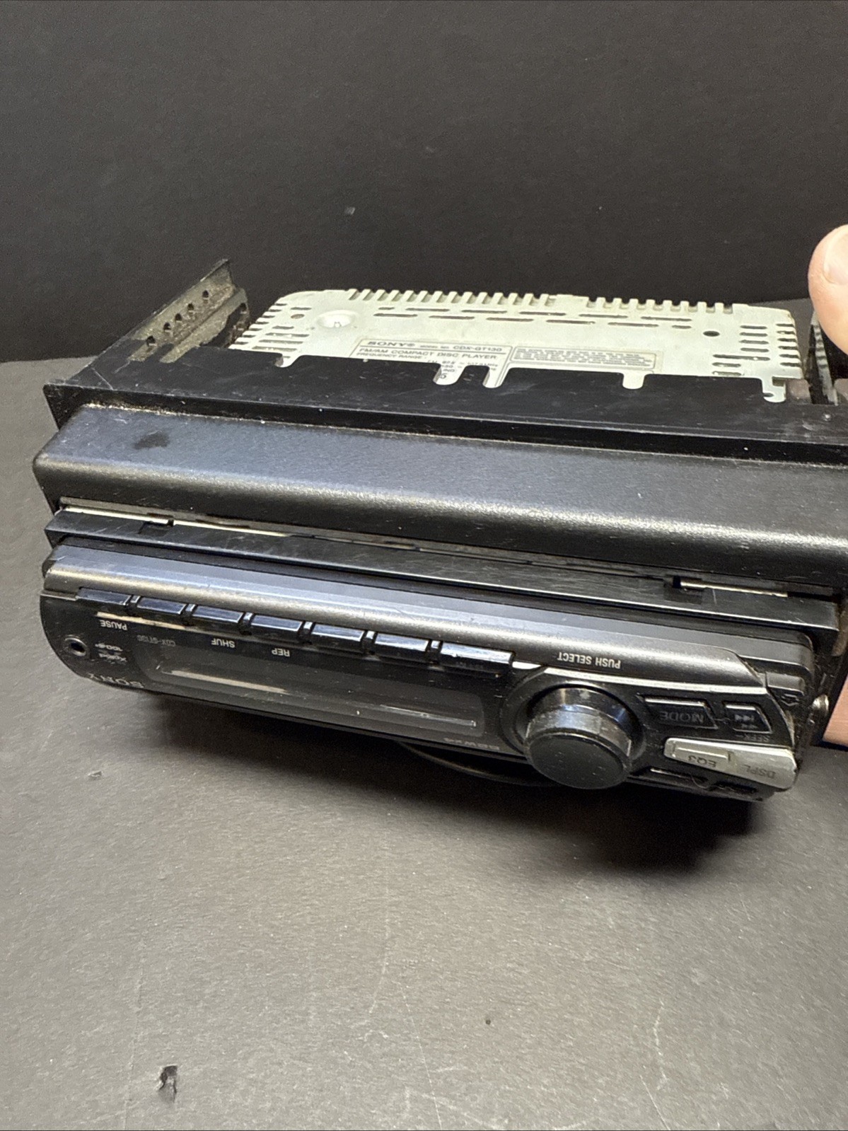 Sony 52wx4 AM/FM Compact Disc Player Car Stereo CDX-GT130 Untested