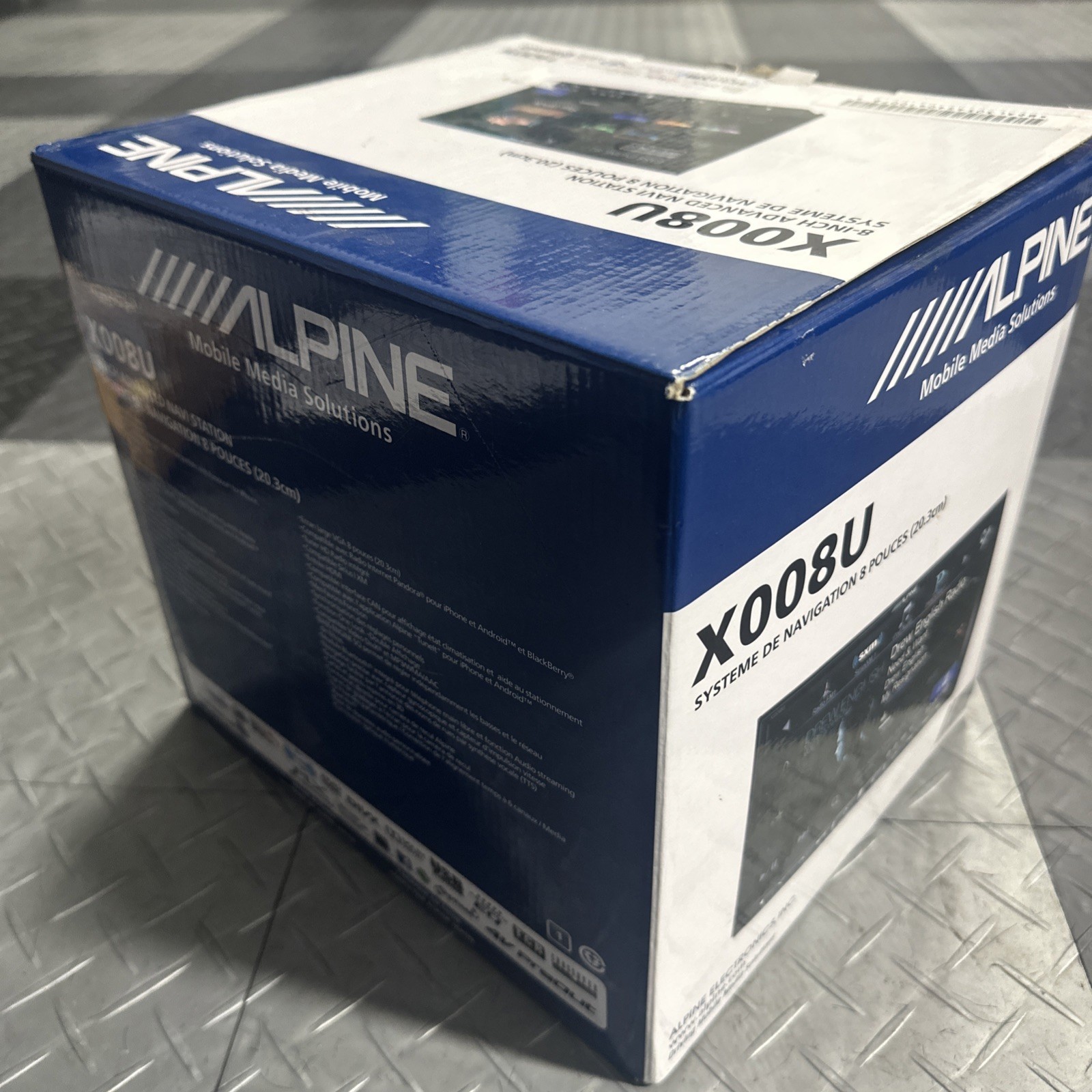 ALPINE X008U 8-Inch In dash Car Navigation Touchscreen AM FM SIRIUS XM Receiver