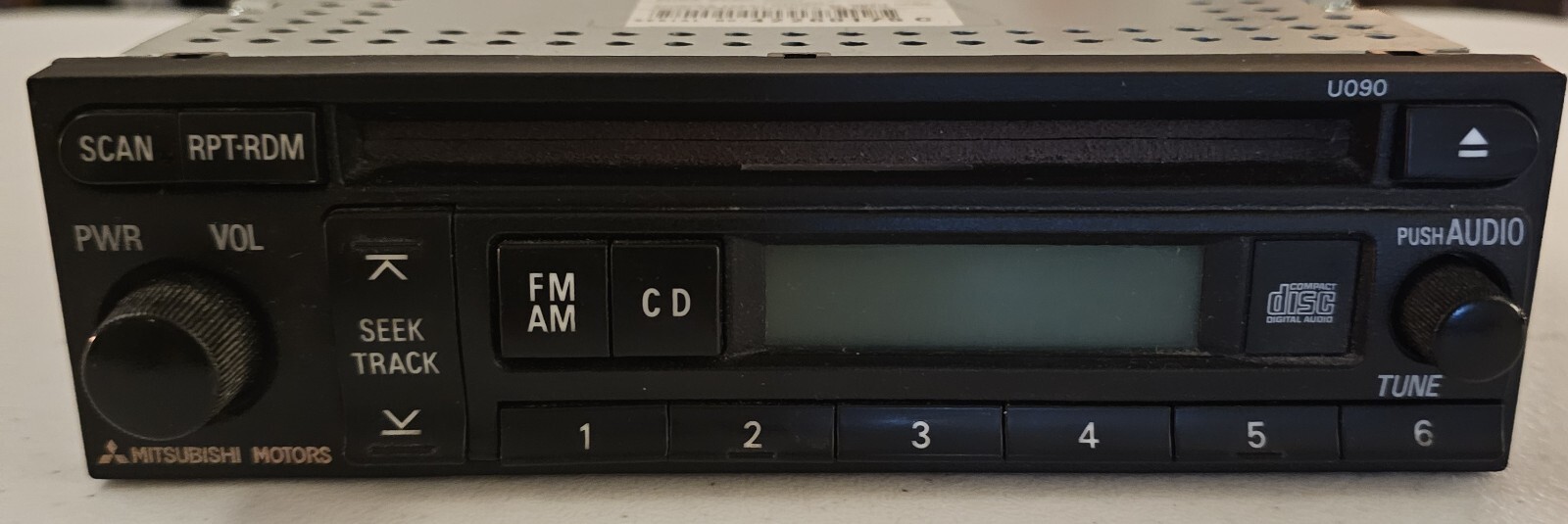 Mitsubishi Outlander & Montero AM FM CD radio receiver OEM MN141488 DY-2U45W