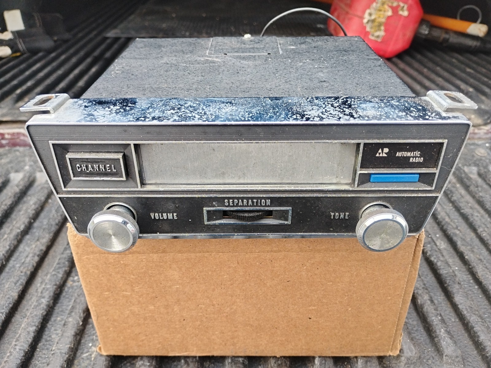 Vintage 1968-69 Ford Mustang Automatic Radio 8-Track player. Model MNE-6725A