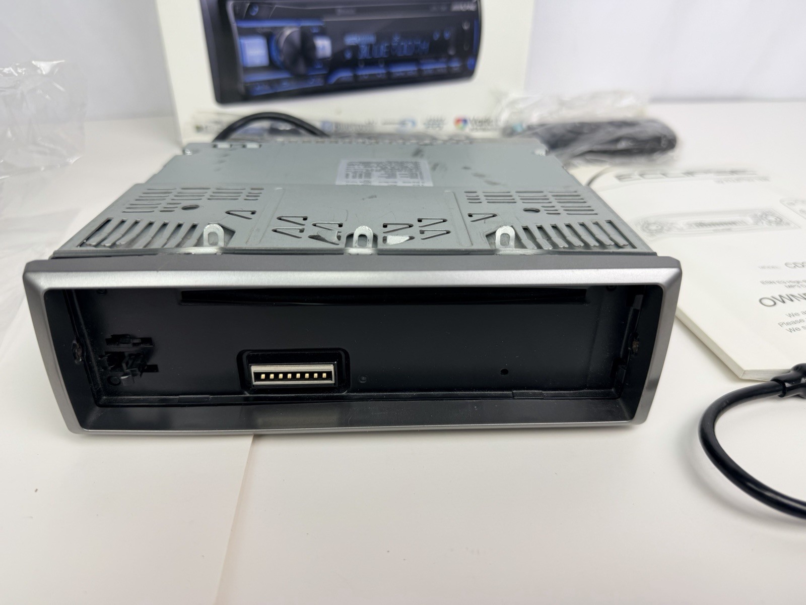 Alpine UTE-73BT Mechless Digital Media Receiver with BT Wireless Technology