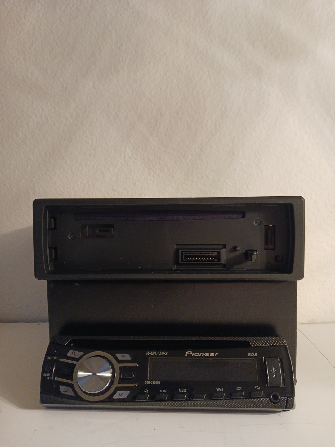 Vintage Pioneer DEH-3300UB Car CD Player/WMA/MP3/USB In Dash Receiver 50WX4 Amp