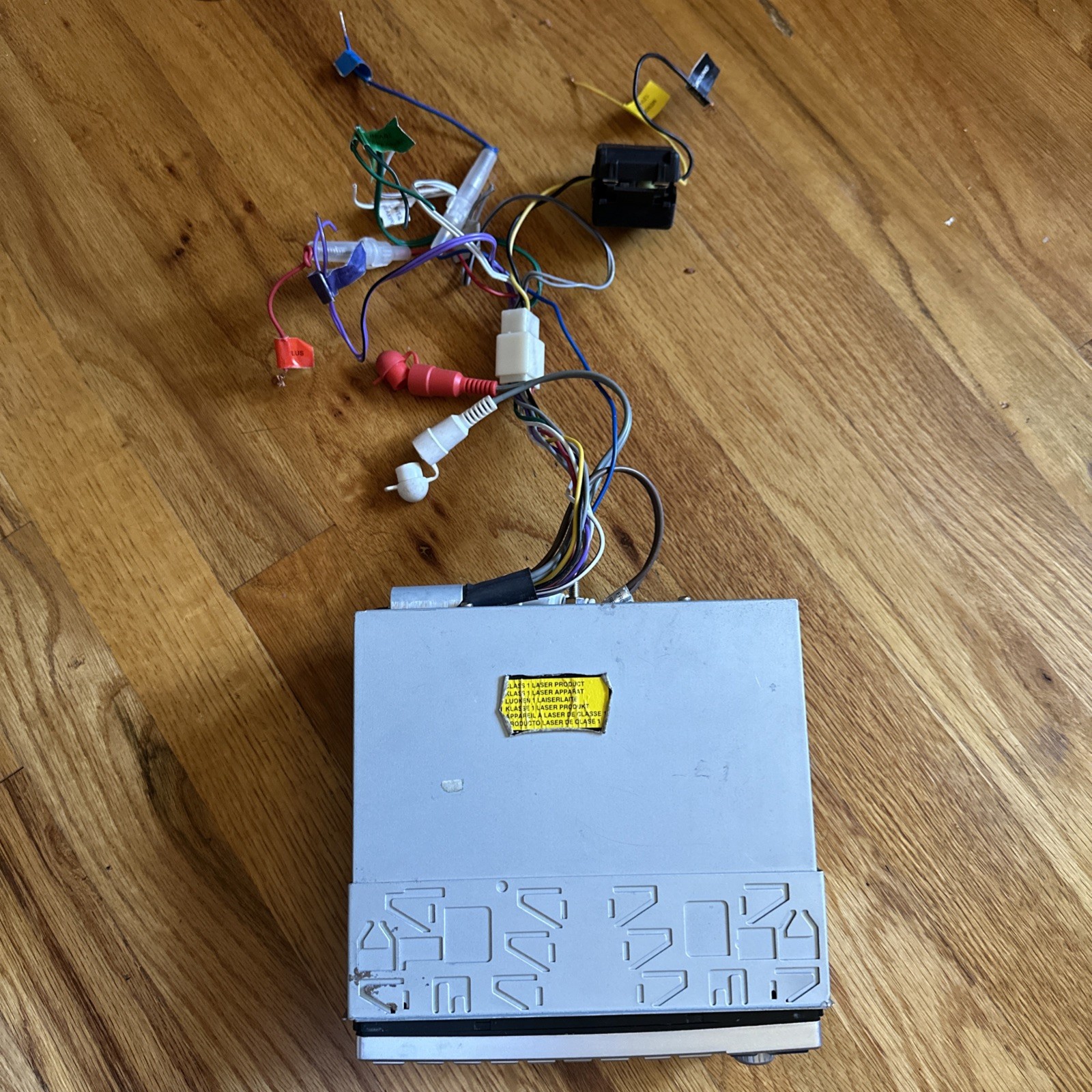 Boss Cd-3020 CAR AUDIO STEREO AM/FM CD IN DASH CD Used.