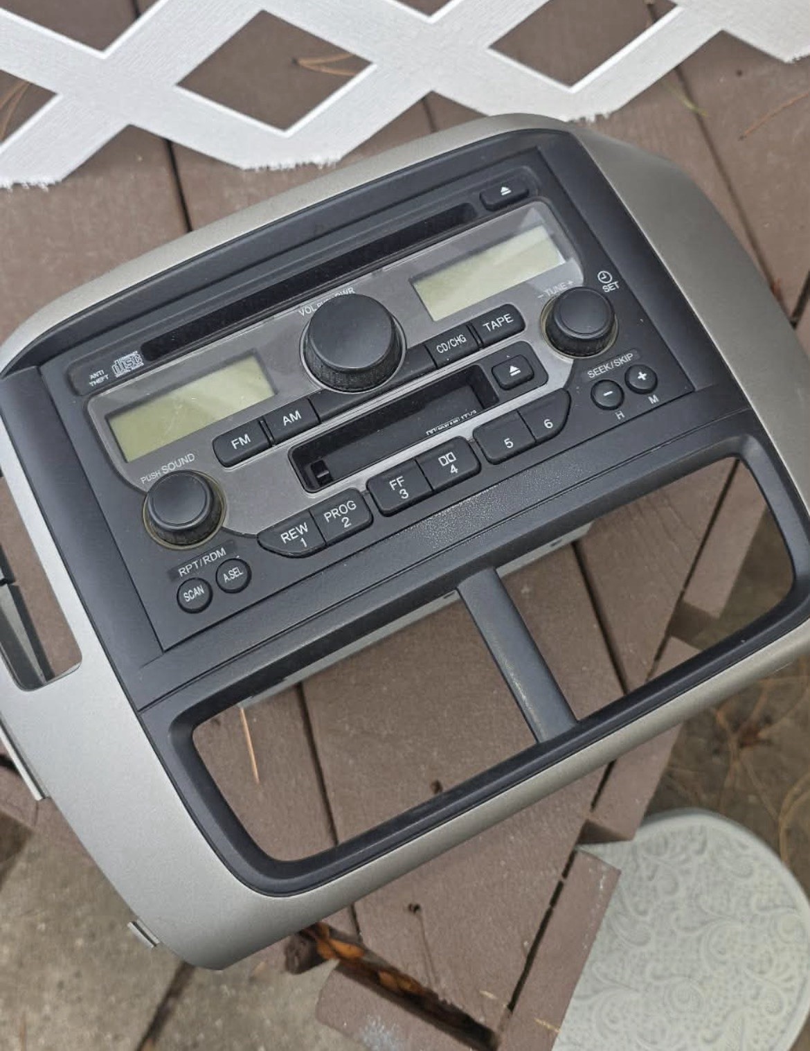 Honda Pilot 2003-2005 OEM Radio/Stereo CD/Cassette 39100-S9V-A120 With Trim