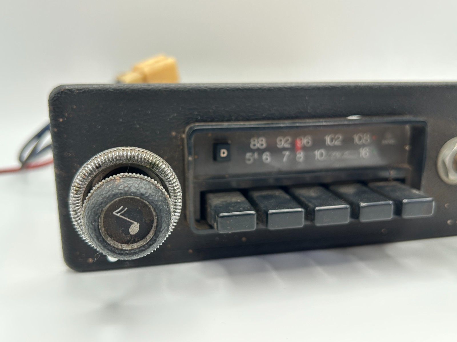 Vintage SPS by AUDIOVOX AM/FM Car Radio Model No. IM-FM Stock No. 82 – Singapore