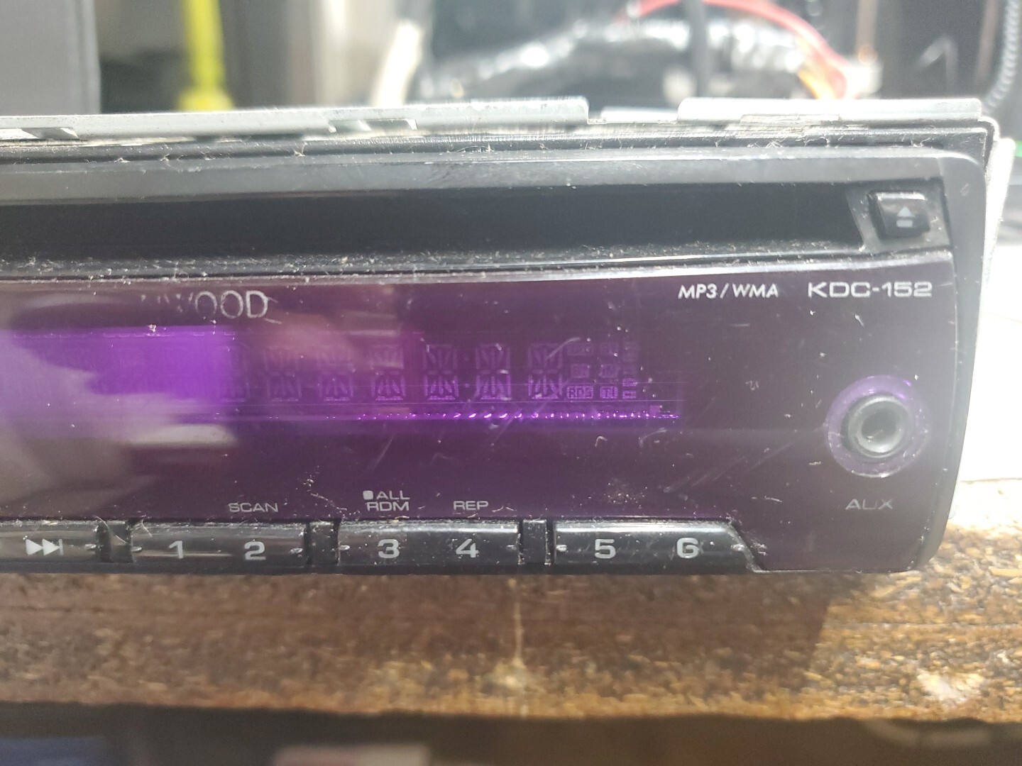 Kenwood KDC-152 CD MP3 Player 1 Din Receiver Aux In Stereo Detachable Face Radio