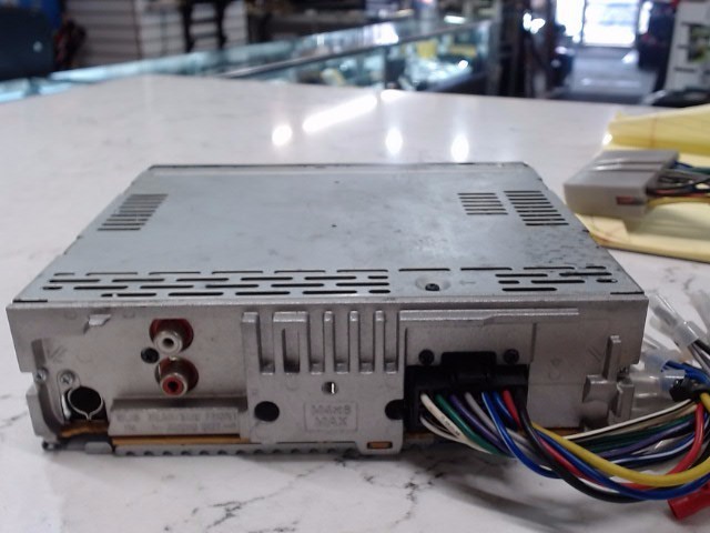 SONY CDXGT200 (FC2021630)