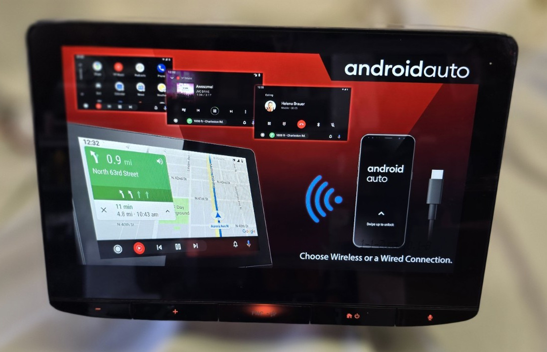 JVC KW-Z1000W 10.1″ Digital multimedia receiver w/floating touchscreen display.