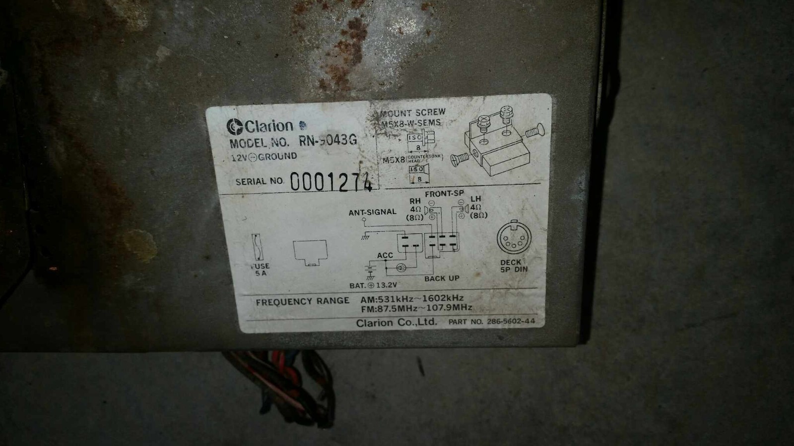 03/1987 to 12/1993 Nissan Urvan – Genuine Clarion Radio