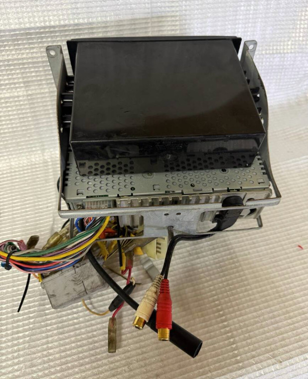 ALPINE CDA-9811J CD HEAD UNIT CD/CD-R/CD-RW MP3 WMA AM FM 1DIN 50W x4 DC12V