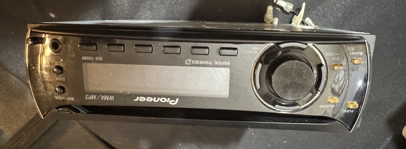 Pioneer DEH-1100 CD Player In Dash Receiver – See Pics
