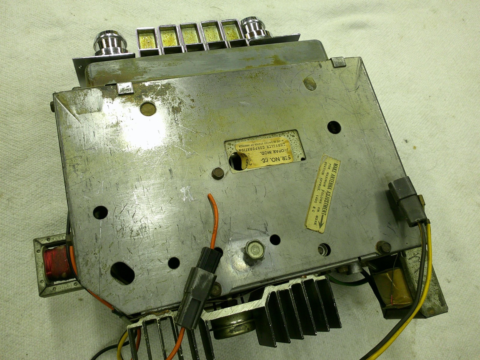1964 NEW YORKER AM FM RADIO OEM USED CHRYSLER