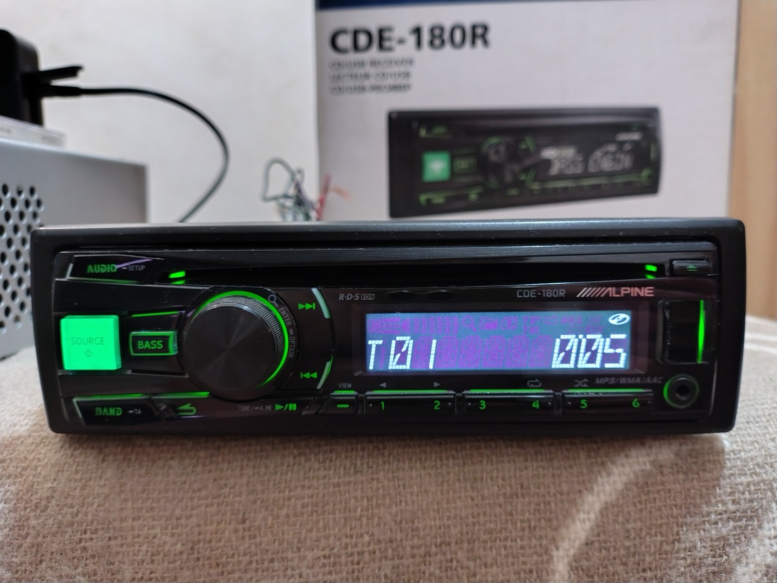 Alpine CDE-180R Car Stereo Mobile Media Receiver Fully Working Good Shape BOX