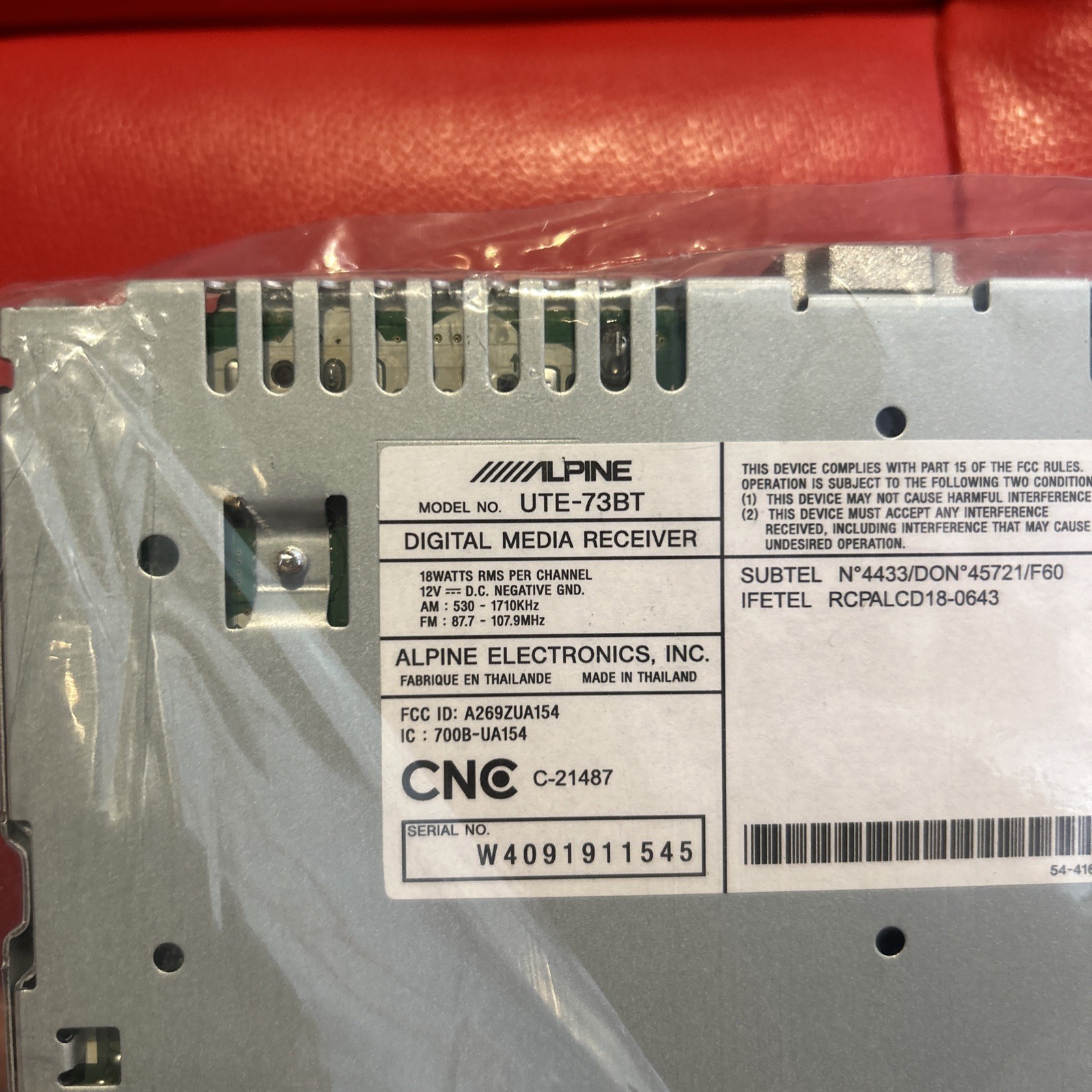 Alpine UTE-73BT Mechless Digital Media Receiver with BT Wireless Technology
