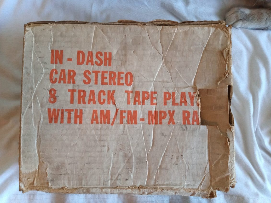 SPS AUDIOVOX NO.80-GM-DLXA In-Dash 8 Track Tape Player AM/FM Radio Stereo 1 DIN