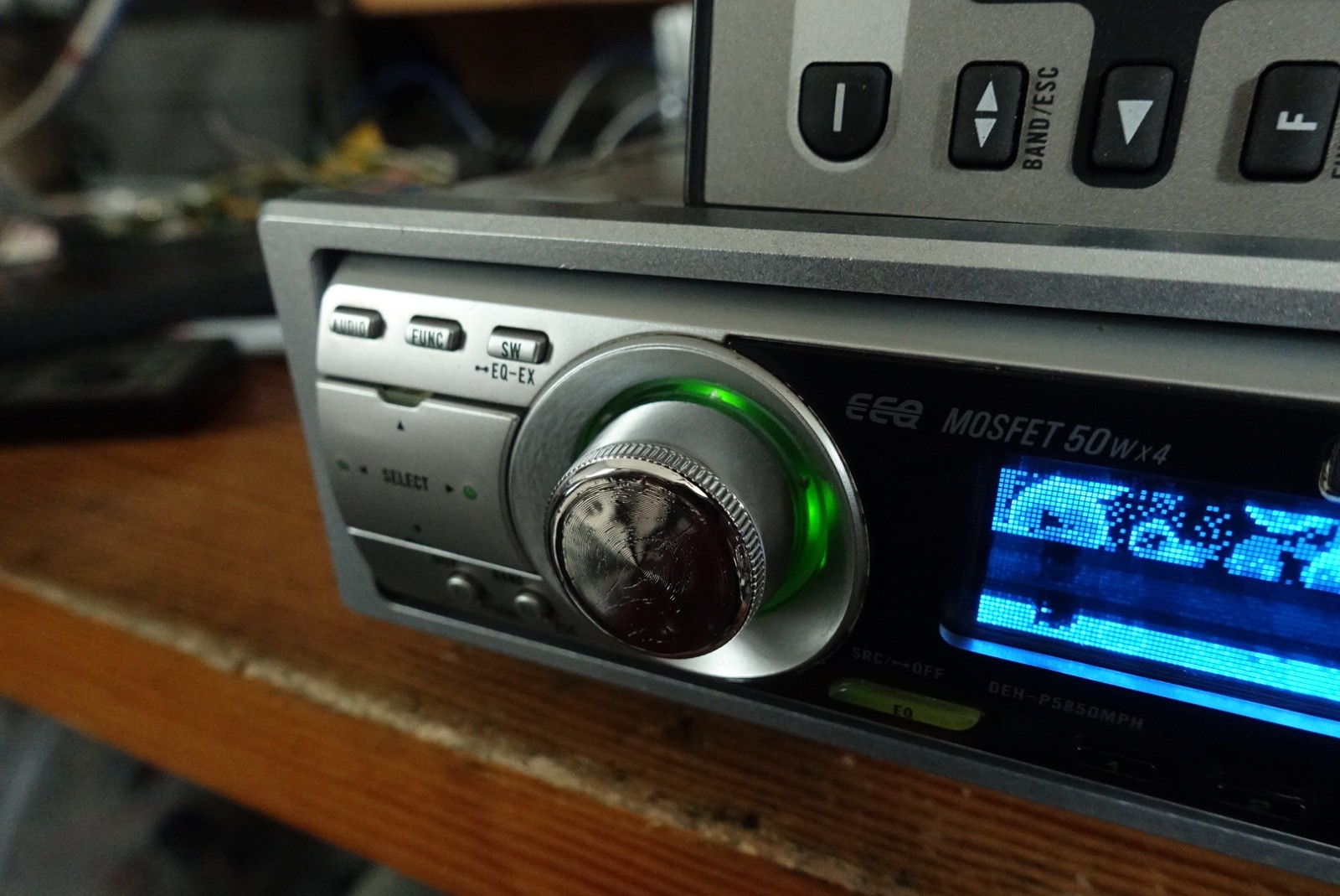 Pioneer DEH-P5850MPH. CD Player In Dash Receiver.Aux-Bluetooth. US Fm Tuner.