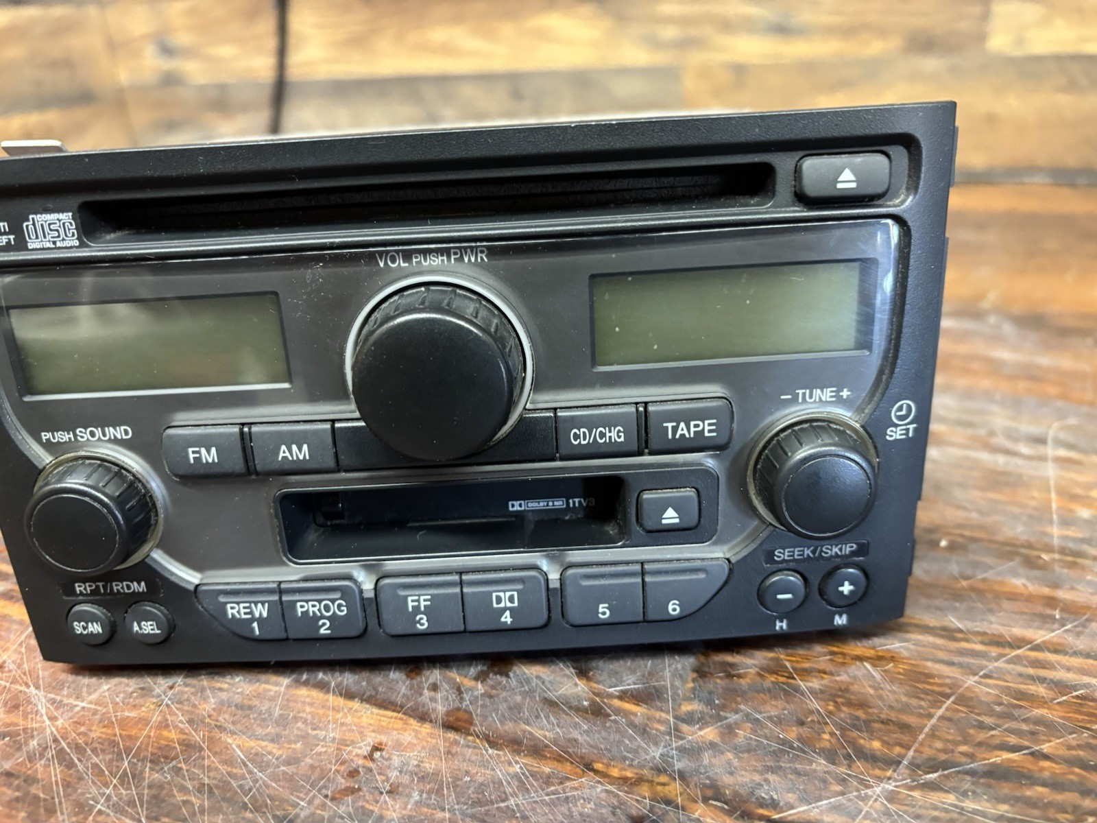 03 04 05 Honda Pilot AM FM CD cassette radio receiver OEM 39100-S9V-A120
