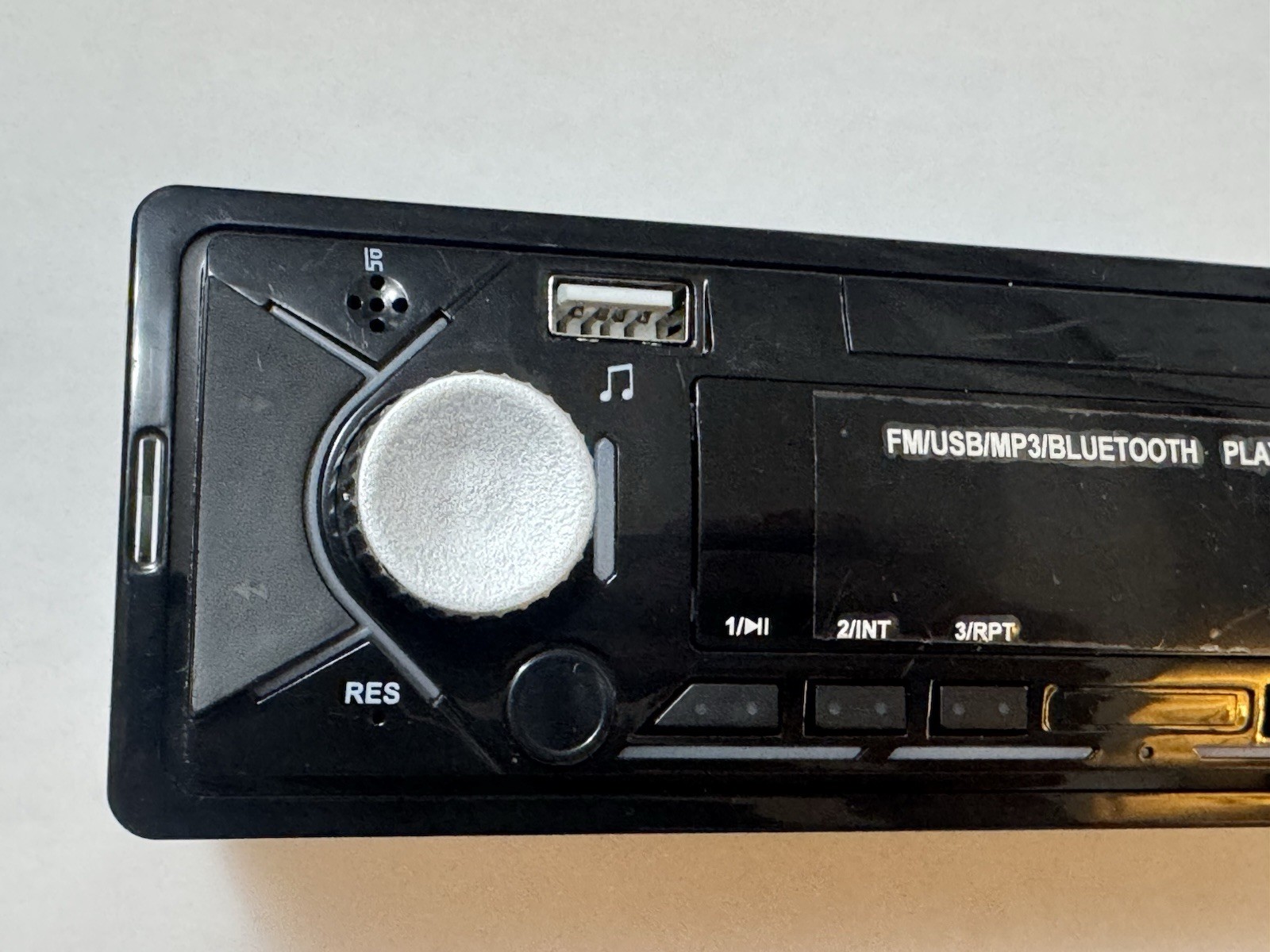 Brand New Universal Single DIN Car Stereo Bluetooth USB FM Radio 60Wx4