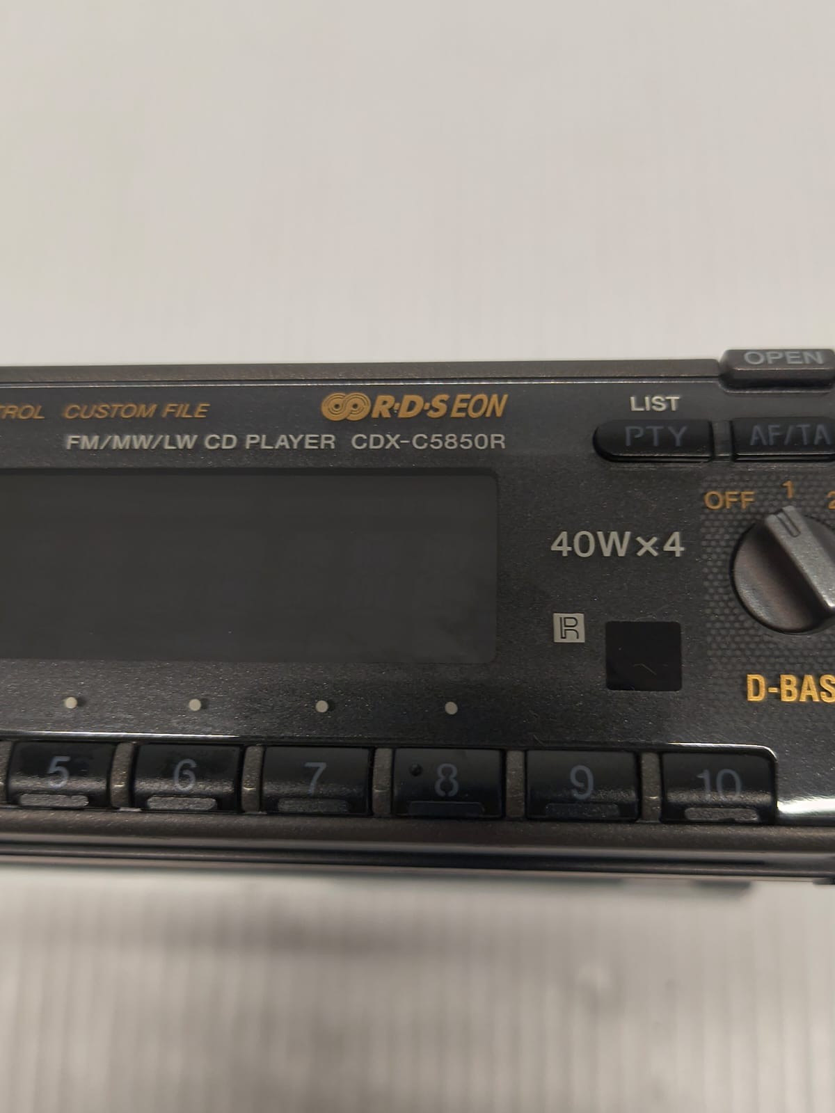 Sony CDX-C5850R Car Radio CD Player FM/MW/LW FREE SHIPPING