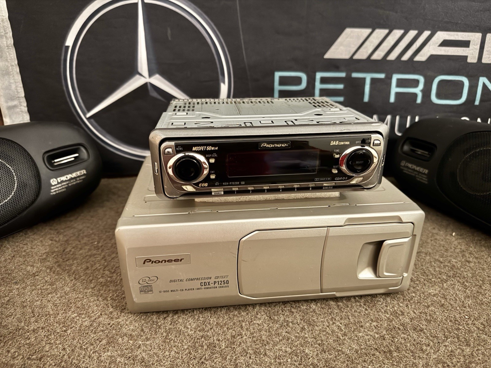 PIONEER KEH-P7020R Car LW/MW/FM Cassette Player & CD-Changer CDX-P1250 Dolphin D