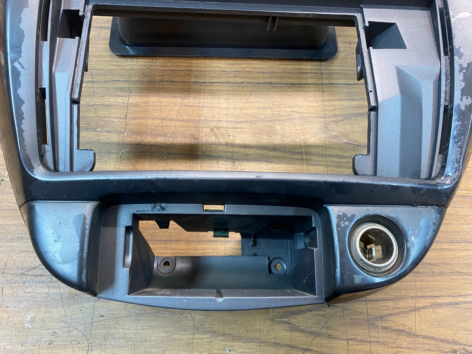 Ford Falcon AU S2,S3 Dash A/C Stereo Control Surround