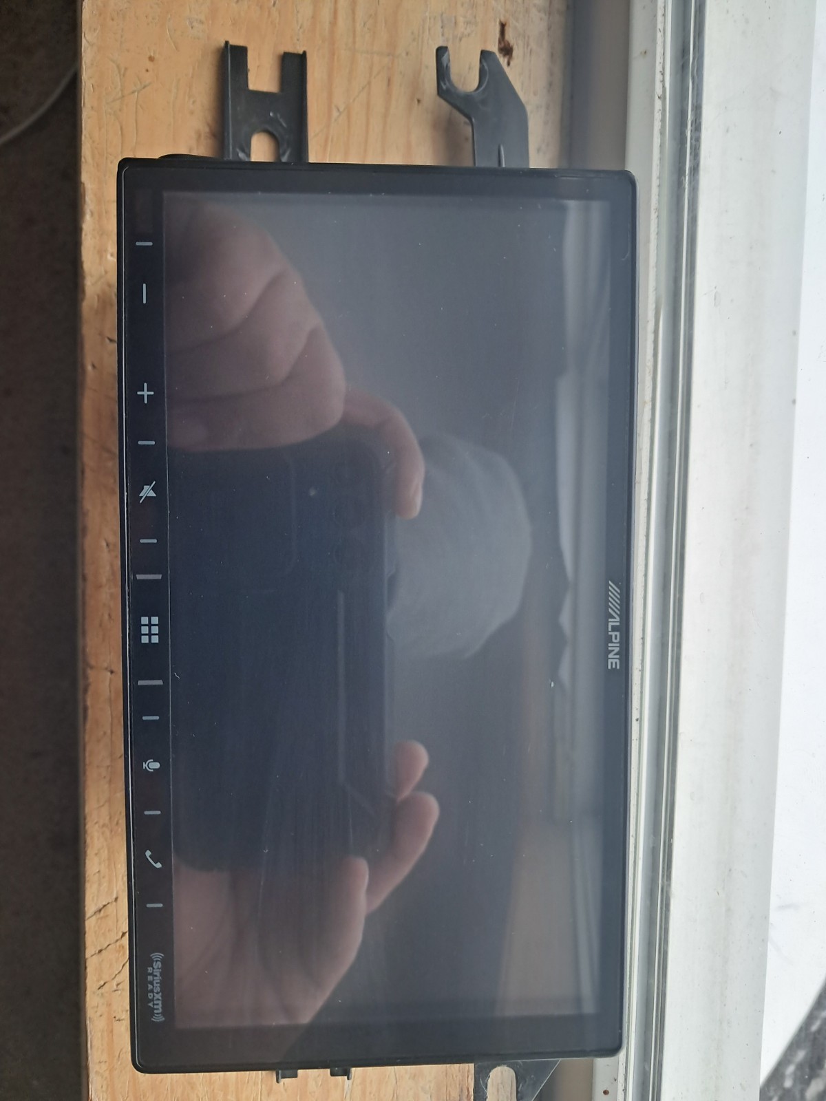 Alpine iLX-W650 7″ Touchscreen Bluetooth Media Radio-Receiver (RADIO ONLY )