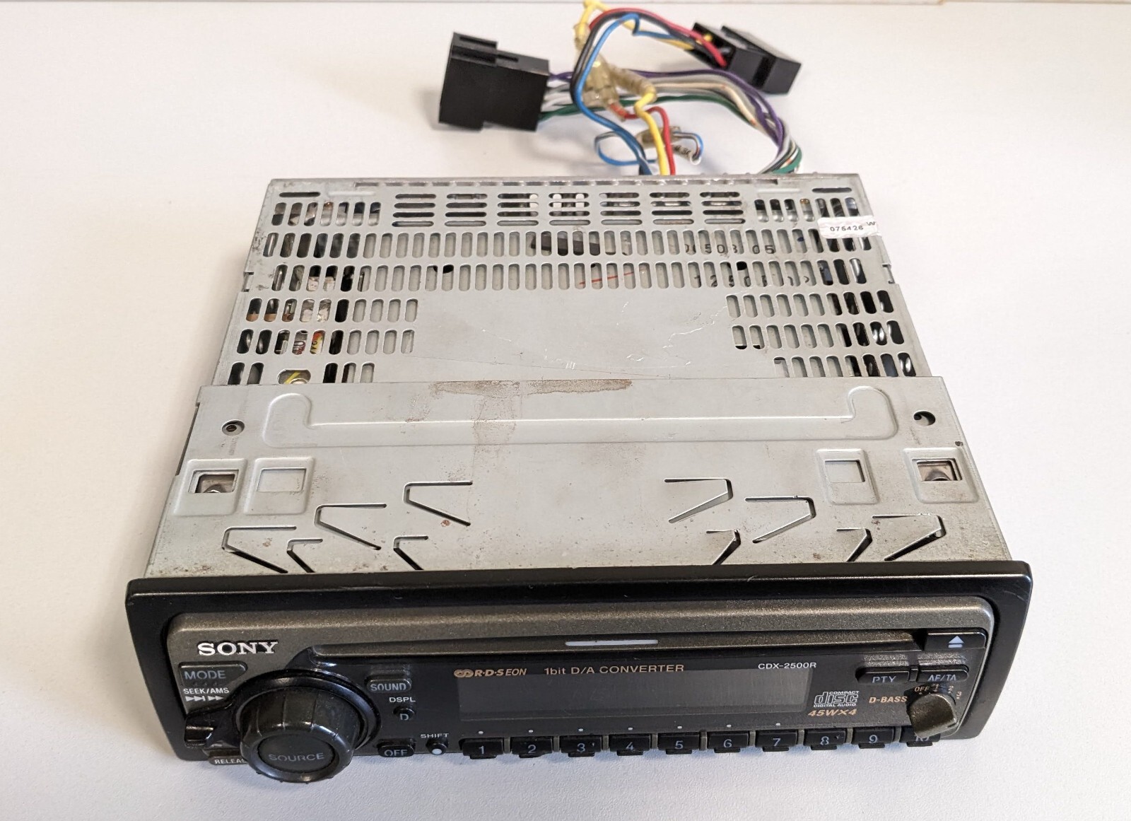 Oldschool Sony CDX-2500R FM/AM Radio CD Player 4 x 45 Watt 1 Bit D/A Converter