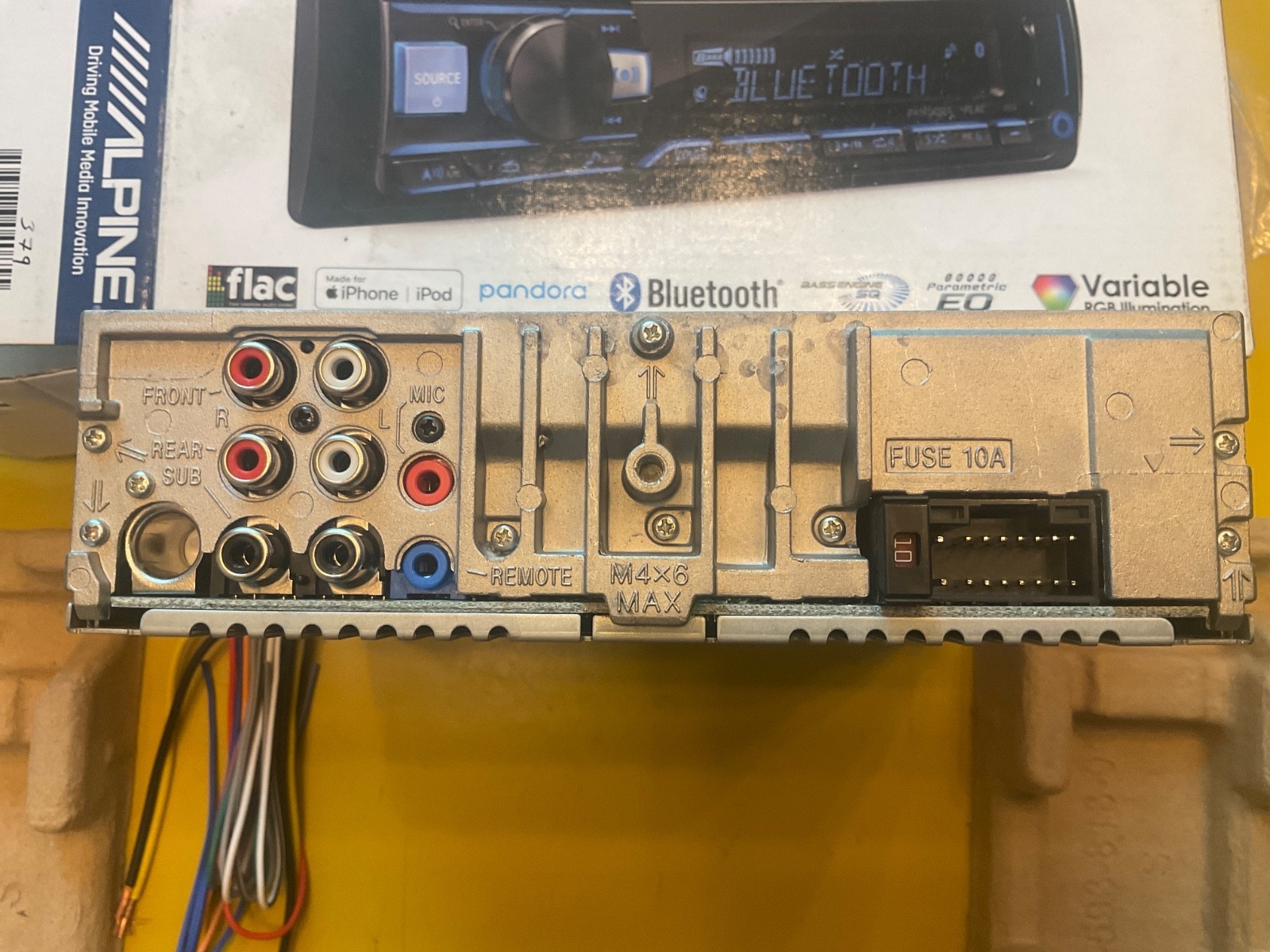 Alpine UTE-73BT Digital Media Receiver for parts or repair