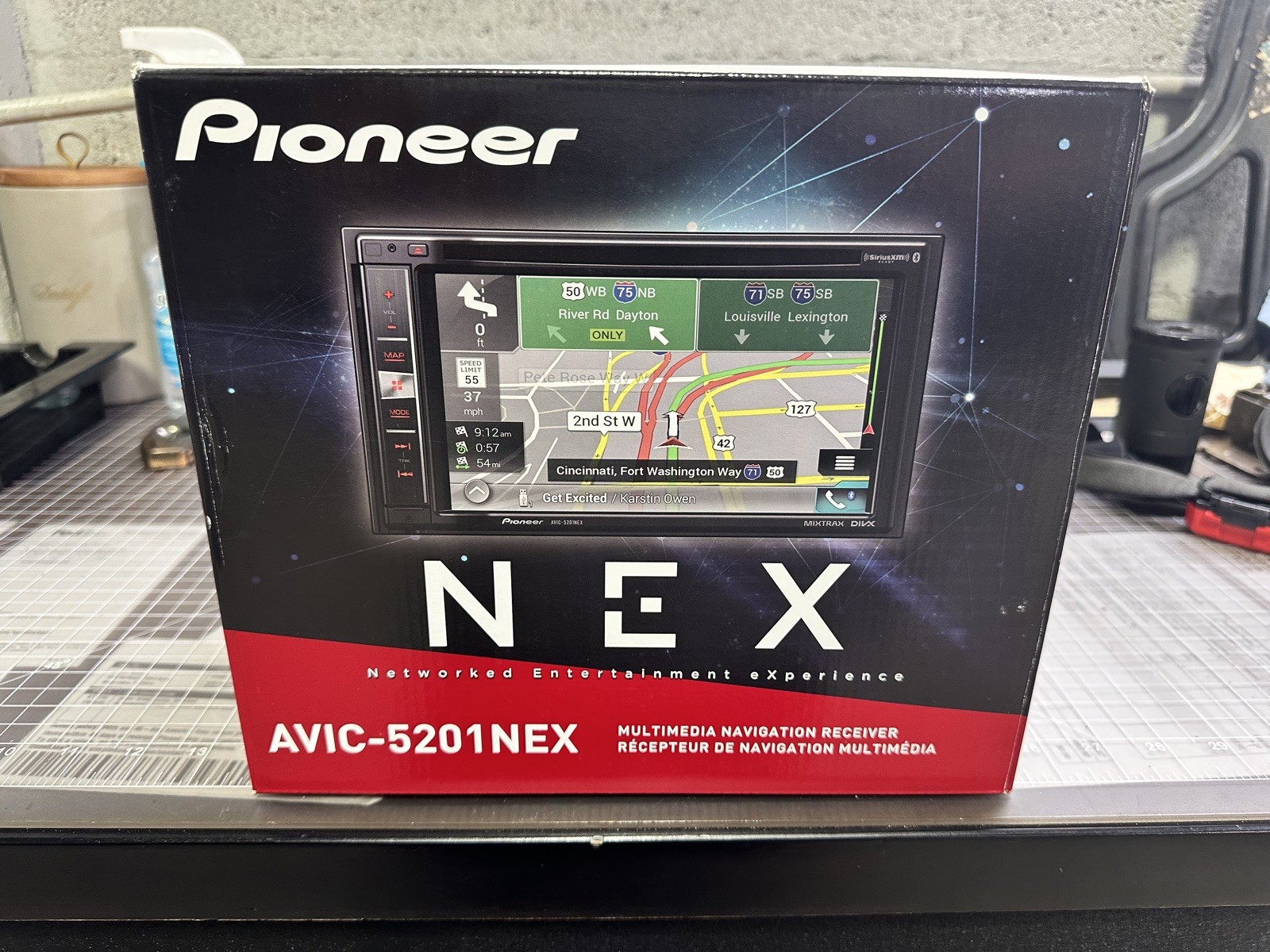 Pioneer AVIC-5200NEX 2 DIN Touchscreen CD Radio ,GPS Bluetooth ,USB for repair