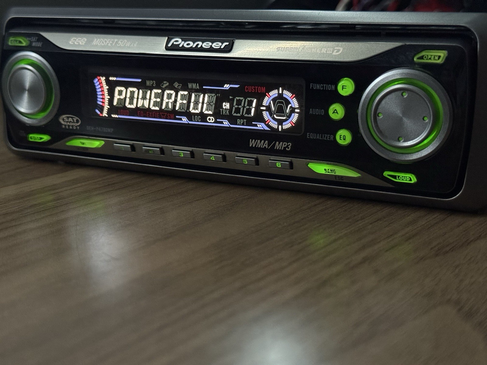 PIONEER BLUETOOTH CAR AUDIO STEREO CD OLD SCHOOL DEH-P4700MP EQ SUB VINTAGE RARE